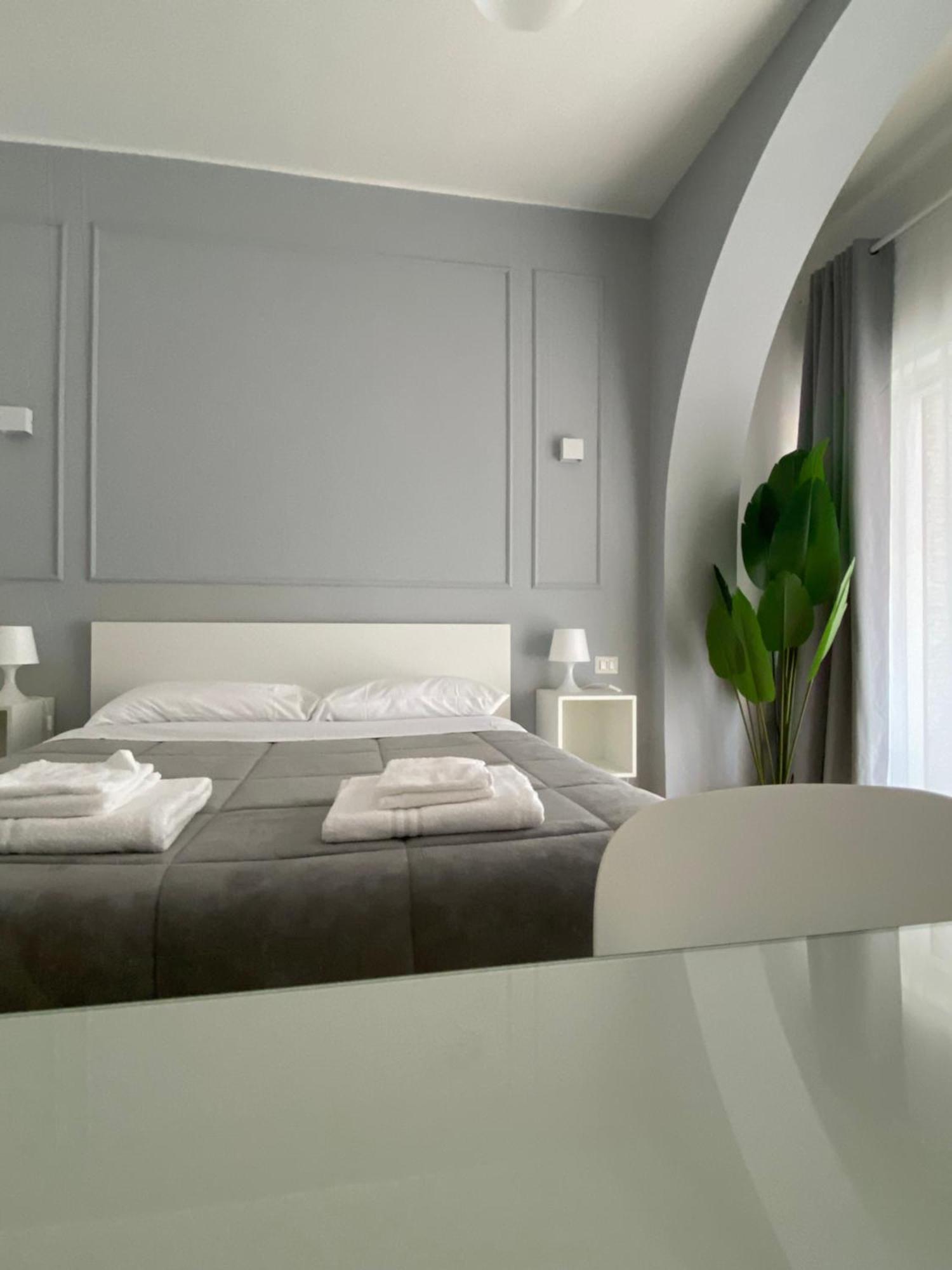 Quintino Sella Rooms Bari Bagian luar foto