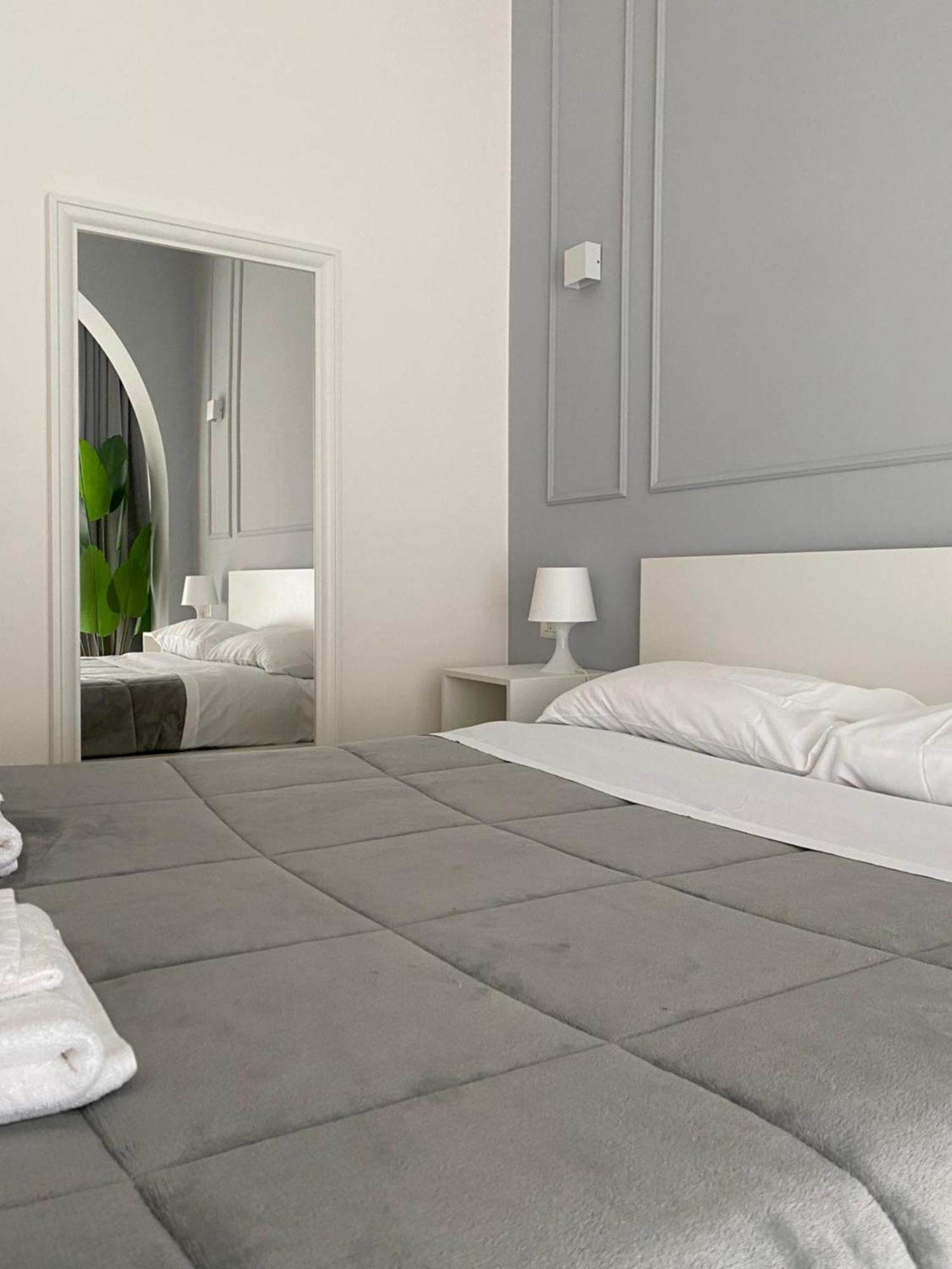 Quintino Sella Rooms Bari Bagian luar foto
